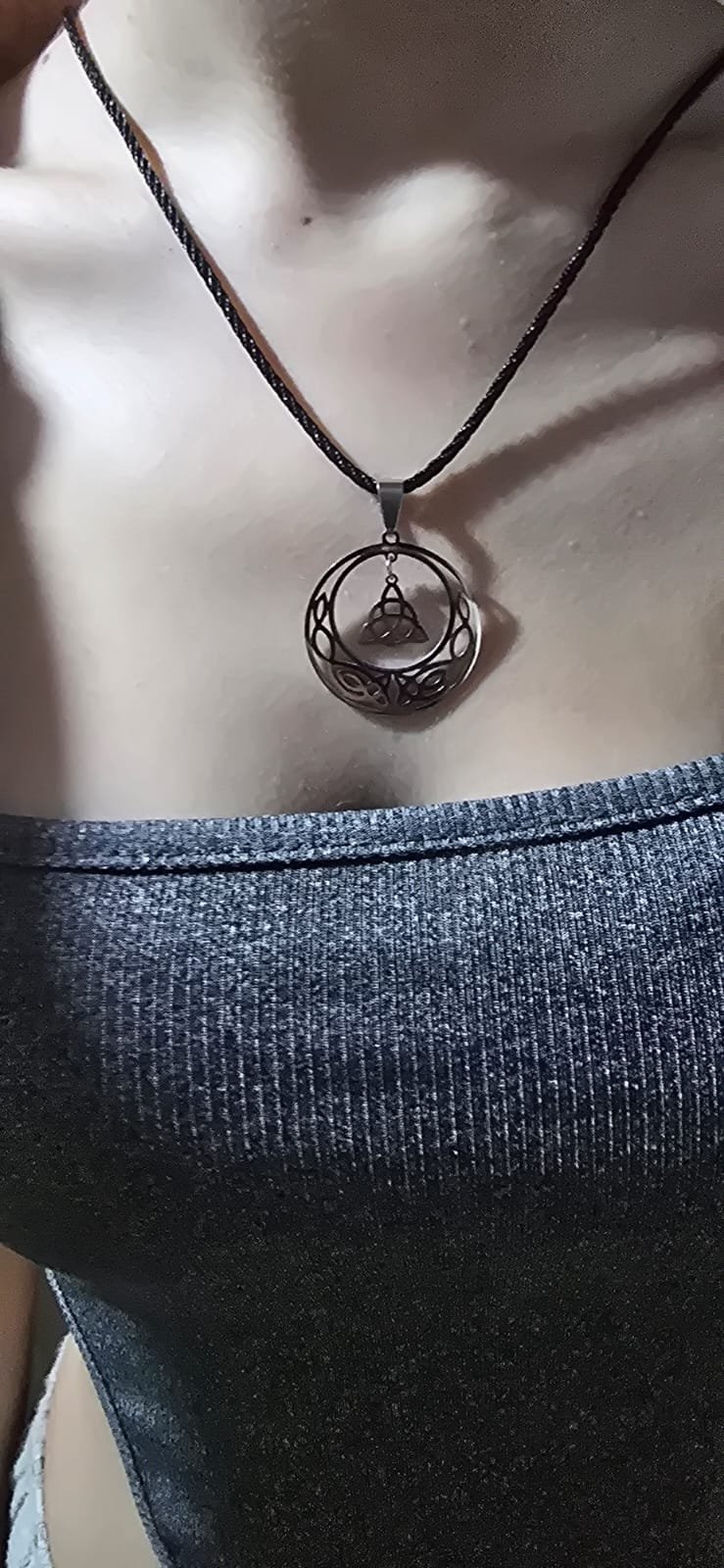 Collar Triqueta dentro de un Círculo
